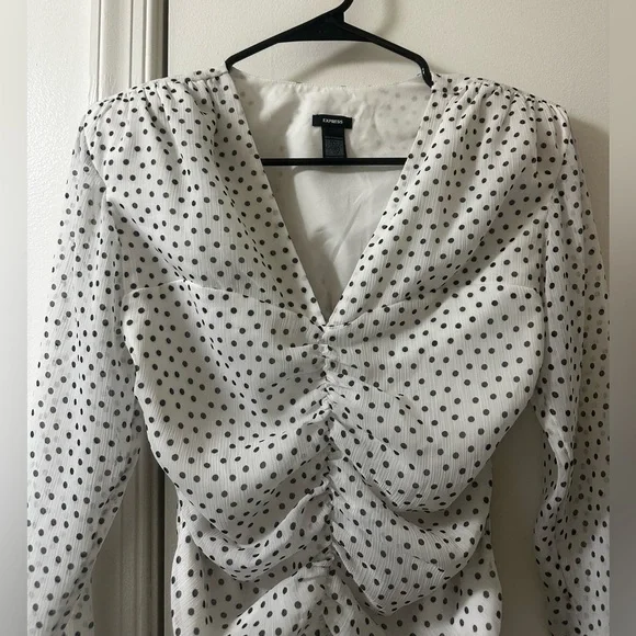 Express Conscious Edit Polka Dot Ruched
V-Neck Top - Size xs - Picture 5 of 7